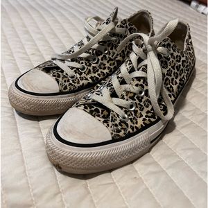 Leopard converse